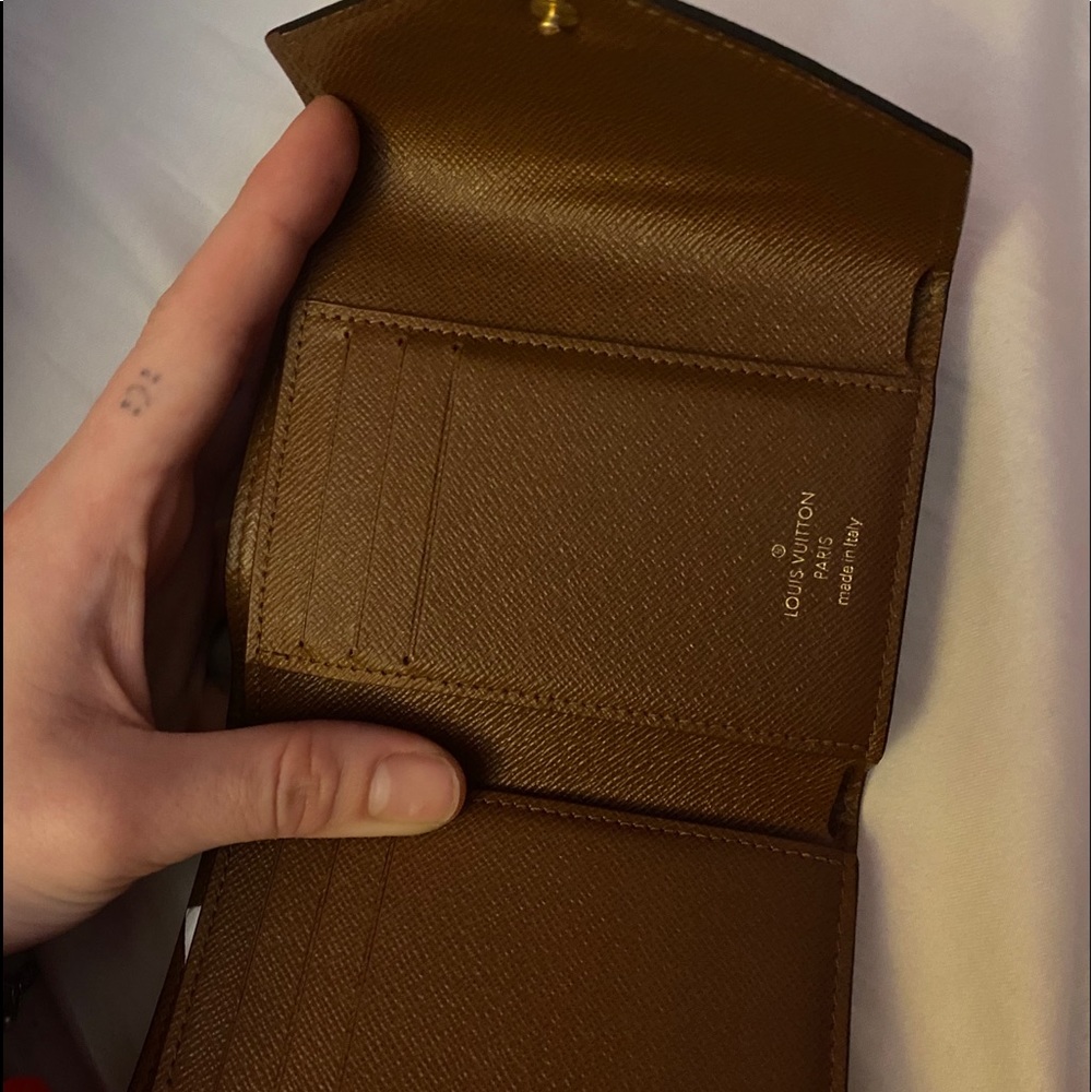 LV wallet - Picture 3 of 4